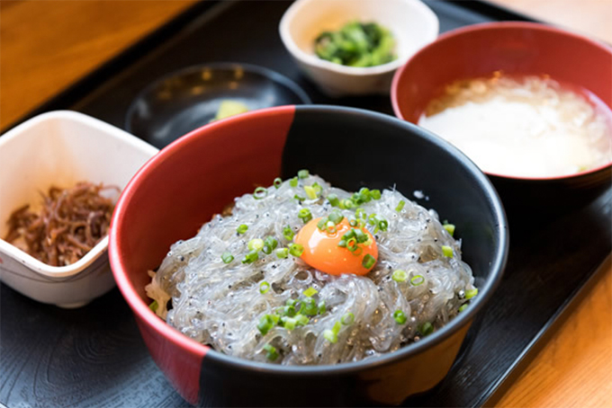 かあちゃんの店しらす丼