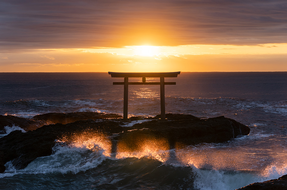 神磯の鳥居